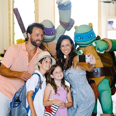 Nickelodeon Hotels & Resorts Punta Cana Extérieur photo The Teenage Mutant Ninja Turtles at the Nickelodeon Hotel in Punta Cana, Dominican Republic