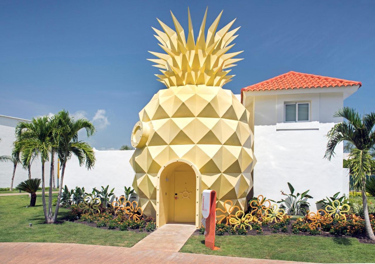 Nickelodeon Hotels & Resorts Punta Cana Extérieur photo Pineapple shaped hotel room at the Grand Palladium Hotel in Cancún, Mexico