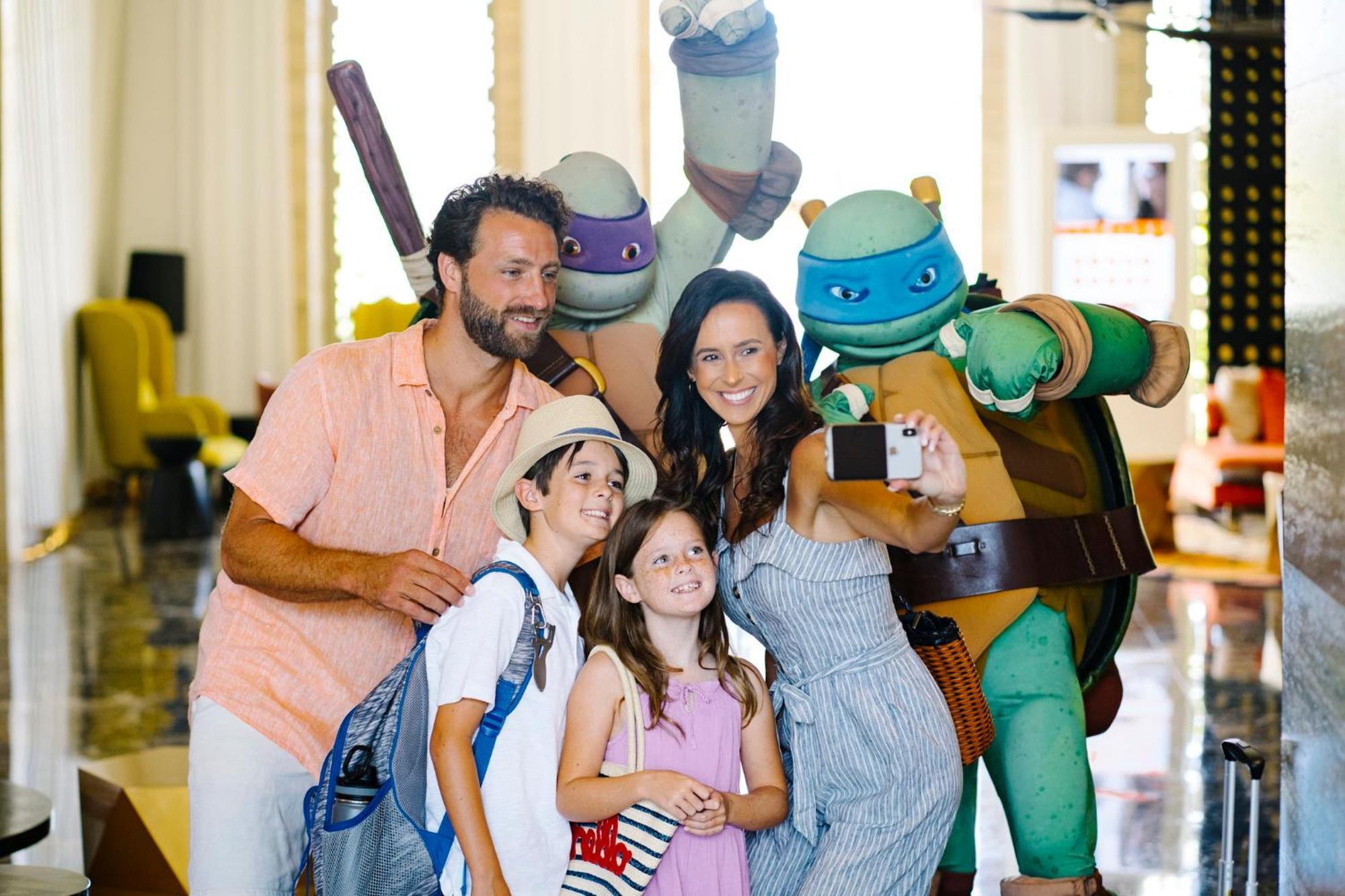 Nickelodeon Hotels & Resorts Punta Cana Extérieur photo The Teenage Mutant Ninja Turtles at the Nickelodeon Hotel in Punta Cana, Dominican Republic